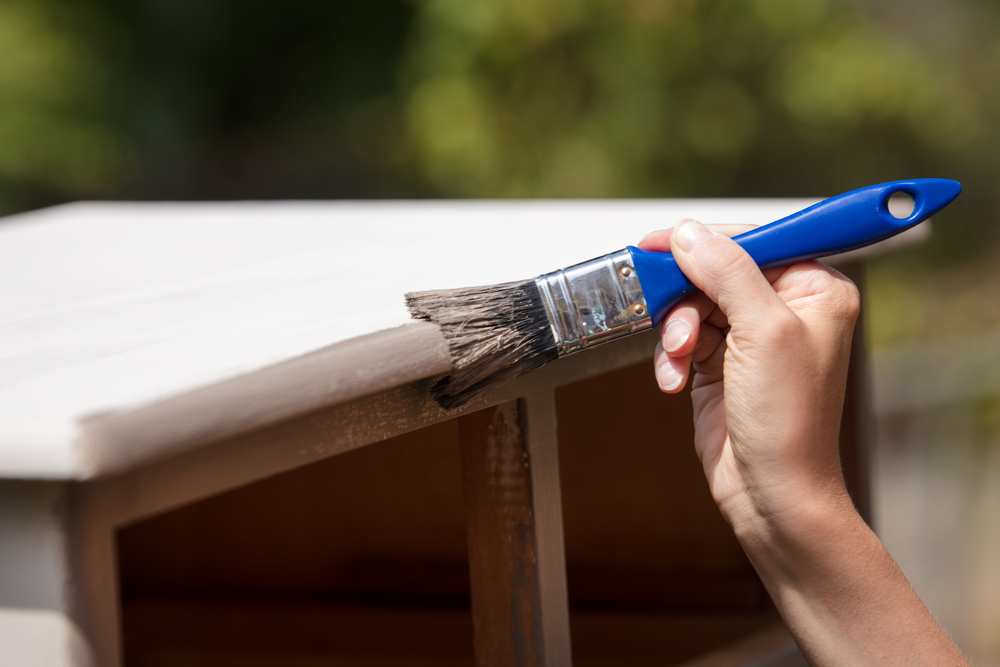 conseils appliquer peinture vieux meuble en bois